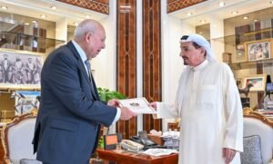 حميد بن راشد يمنح غسان عجة ميدالية عجمان الأولى للإنجازات