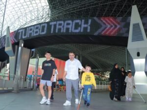 مؤسسة زايد العليا تحتفل بـ" اليوم العالمي للعصا البيضاء "في عالم فيرارى وتدعو لاستكمال منظومة التهيئة البيئية لتناسب مختلف فئات أصحاب الهمم