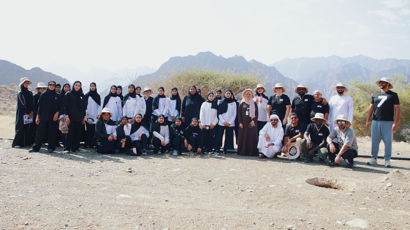 "التغير المناخي والبيئة" تُشرك طالبات في غرس أشجار ضمن برنامج "ازرع الإمارات" في وادي الوريعة بالفجيرة