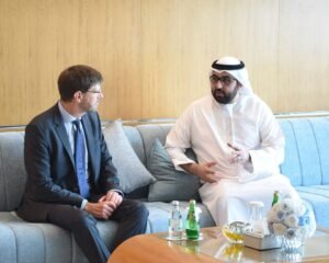 ولي عهد أم القيوين يستقبل سفير مملكة الدنمارك