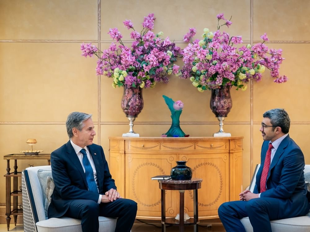 عبدالله بن زايد يلتقي أنتوني بلينكن ويبحثان العلاقات الاستراتيجية والتطورات بالمنطقة