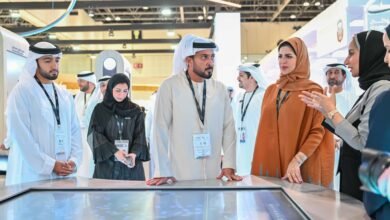 عبدالعزيز بن حميد يطلع على مبادرات منصة حكومة عجمان في "جيتكس جلوبال"