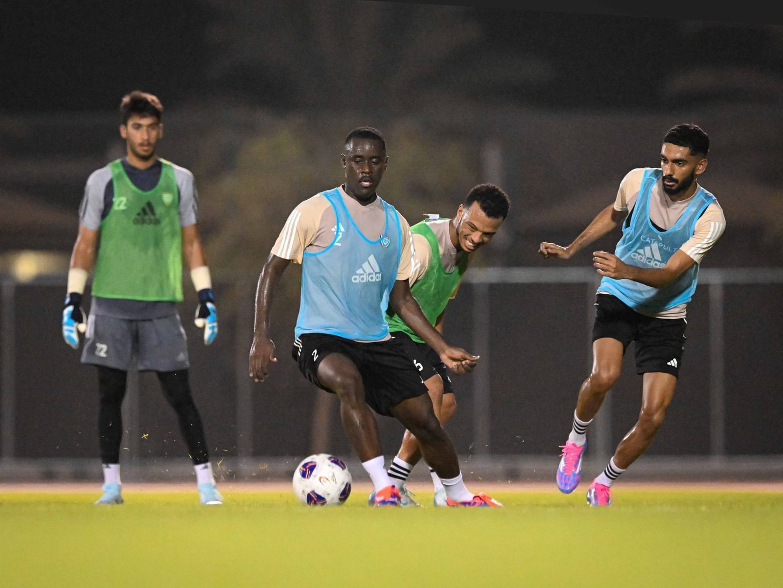 منتخبنا الوطني لكرة القدم يبدأ تدريباته في أبوظبي استعدادا لكوريا الشمالية في تصفيات المونديال