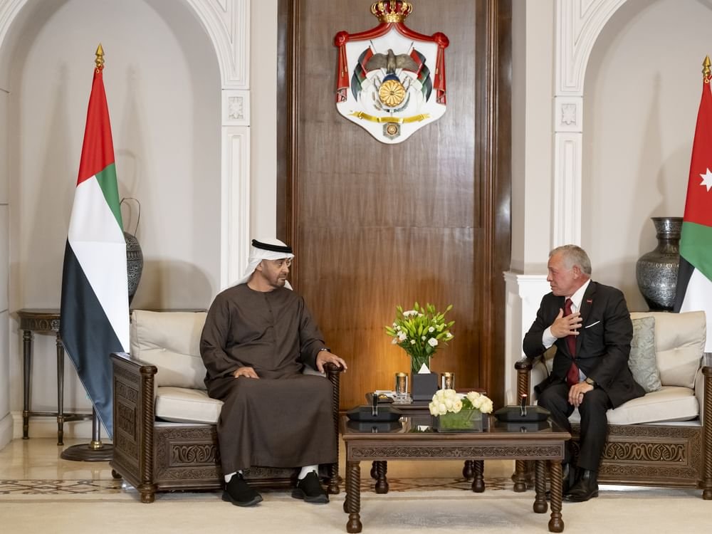 رئيس الدولة وملك الأردن يبحثان في عمان علاقات البلدين والتطورات الإقليمية