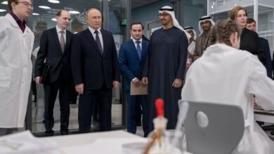 رئيس الدولة والرئيس الروسي يفتتحان مركز الشيخة فاطمة بنت مبارك للتعليم في مدرسة بريماكوف في موسكو