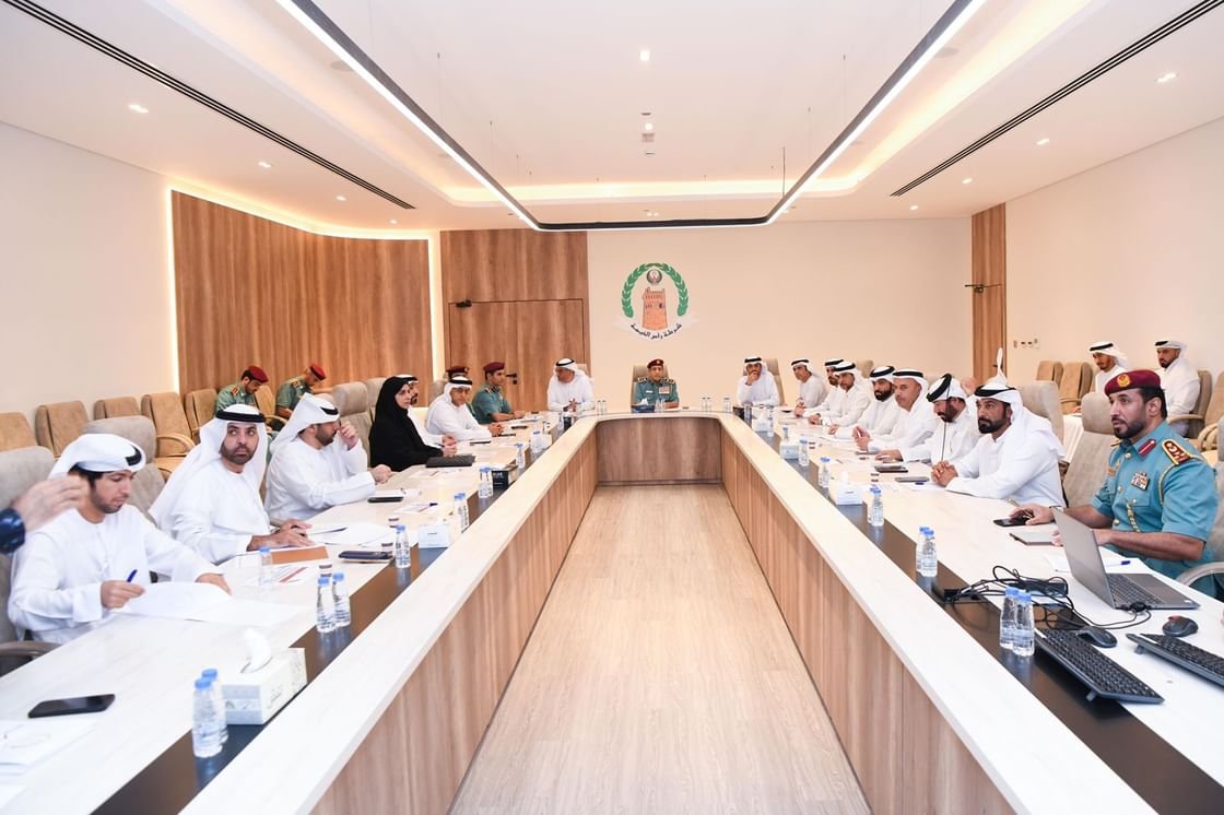 فريق الطوارئ والأزمات برأس الخيمة يناقش استعداداته لموسم الأمطار