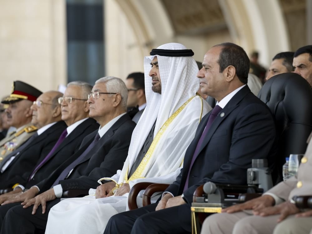 رئيس الدولة والرئيس المصري يشهدان حفل تخريج دفعة جديدة من الأكاديمية والكليات العسكرية المصرية