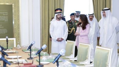 حمدان بن محمد يزور متحف قصر السلام في مدينة الكويت