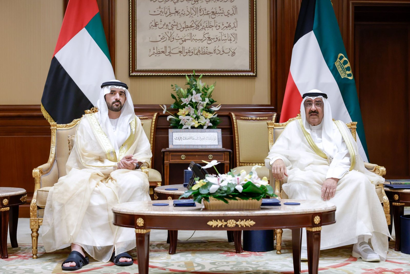 أمير الكويت يستقبل حمدان بن محمد ويستعرض معه تطور العلاقات الثنائية ومستقبل الشراكة الاستراتيجية بين البلدين