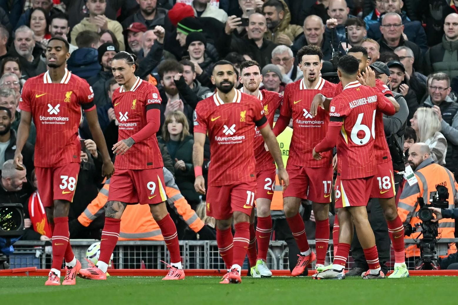 ليفربول يفوز على تشيلسي ويحتفظ بصدارة الدوري الإنجليزي