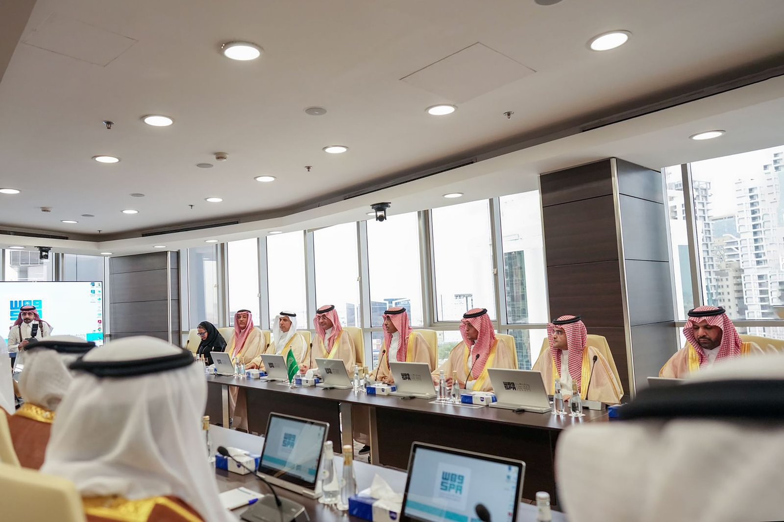 عبدالله آل حامد يلتقي وزير الإعلام السعودي في الرياض ويبحثان تعزيز التعاون الإعلامي بين الإمارات والسعودية وسبل الارتقاء به