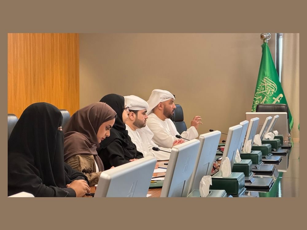 وفد بلدية عجمان يطلع على أفضل الممارسات في المرصد الحضري بالسعودية