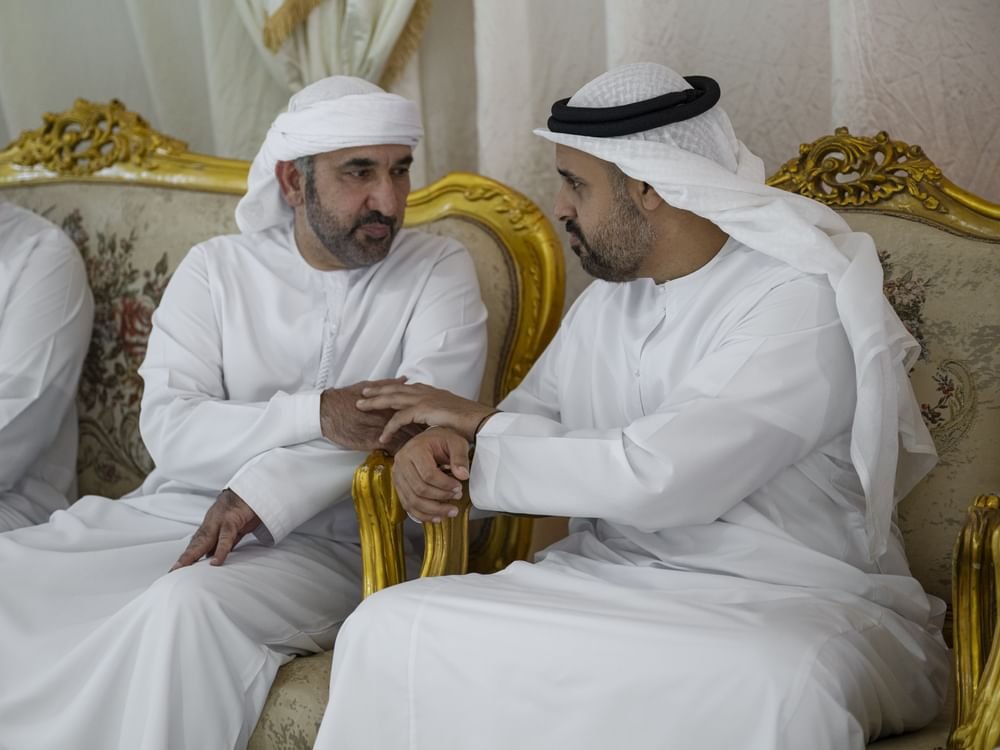 ذياب بن محمد بن زايد يقدم واجب العزاء بوفاة والد الشهيد محمد جديد الشحي 1 ذياب بن محمد بن زايد يقدم واجب العزاء بوفاة والد الشهيد محمد جديد الشحي