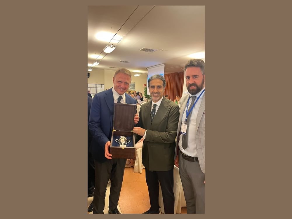 وزير الزراعة الإيطالي يُشيد بدعم منصور بن زايد لخطط تطوير سباقات الخيل العربية في بلاده