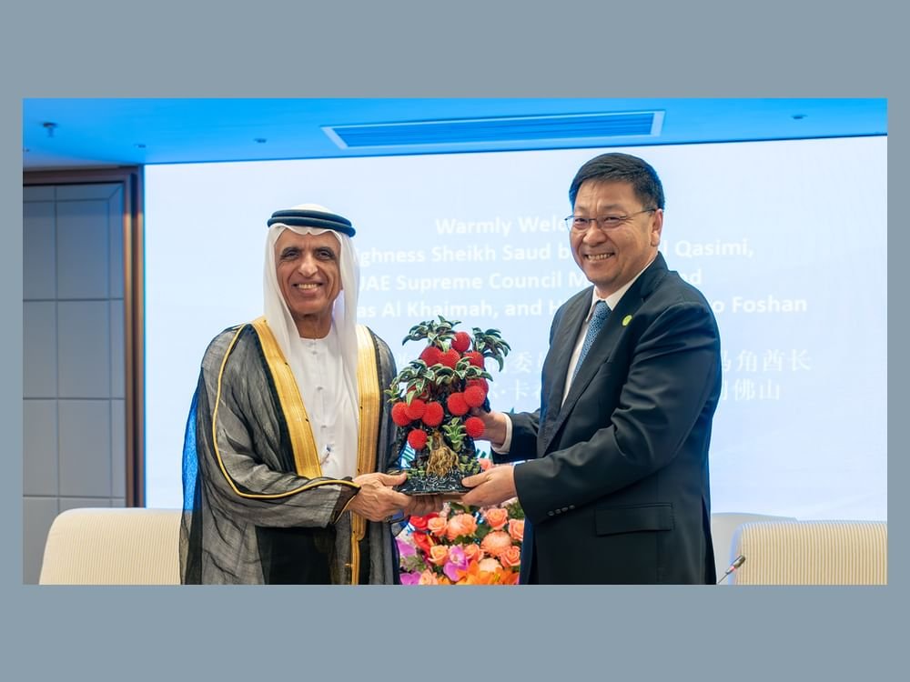 حاكم رأس الخيمة يلتقي عمدة فوشان الصينية وعدداً من كبار المسؤولين في حكومتها