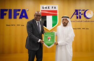 عبيد الشامسي يلتقي رئيس اتحاد ساحل العاج لكرة القدم