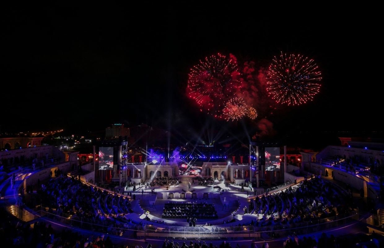 مدرّج خورفكان يحتفي غداً بعيد الاتحاد الـ 53 للإمارات بأمسية فنية مميزة