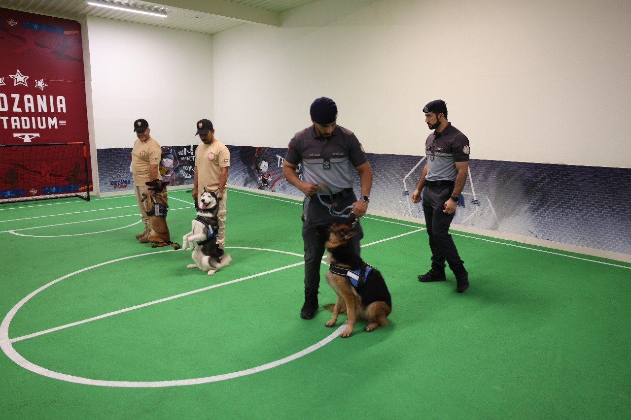 شرطة أبوظبي تحتفي بمناسبة اليوم العالمي للطفل في كيدزانيا