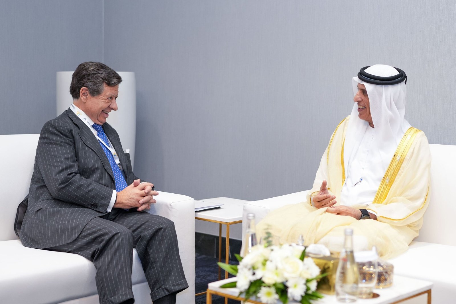 سعود بن صقر يستقبل سفير إسبانيا