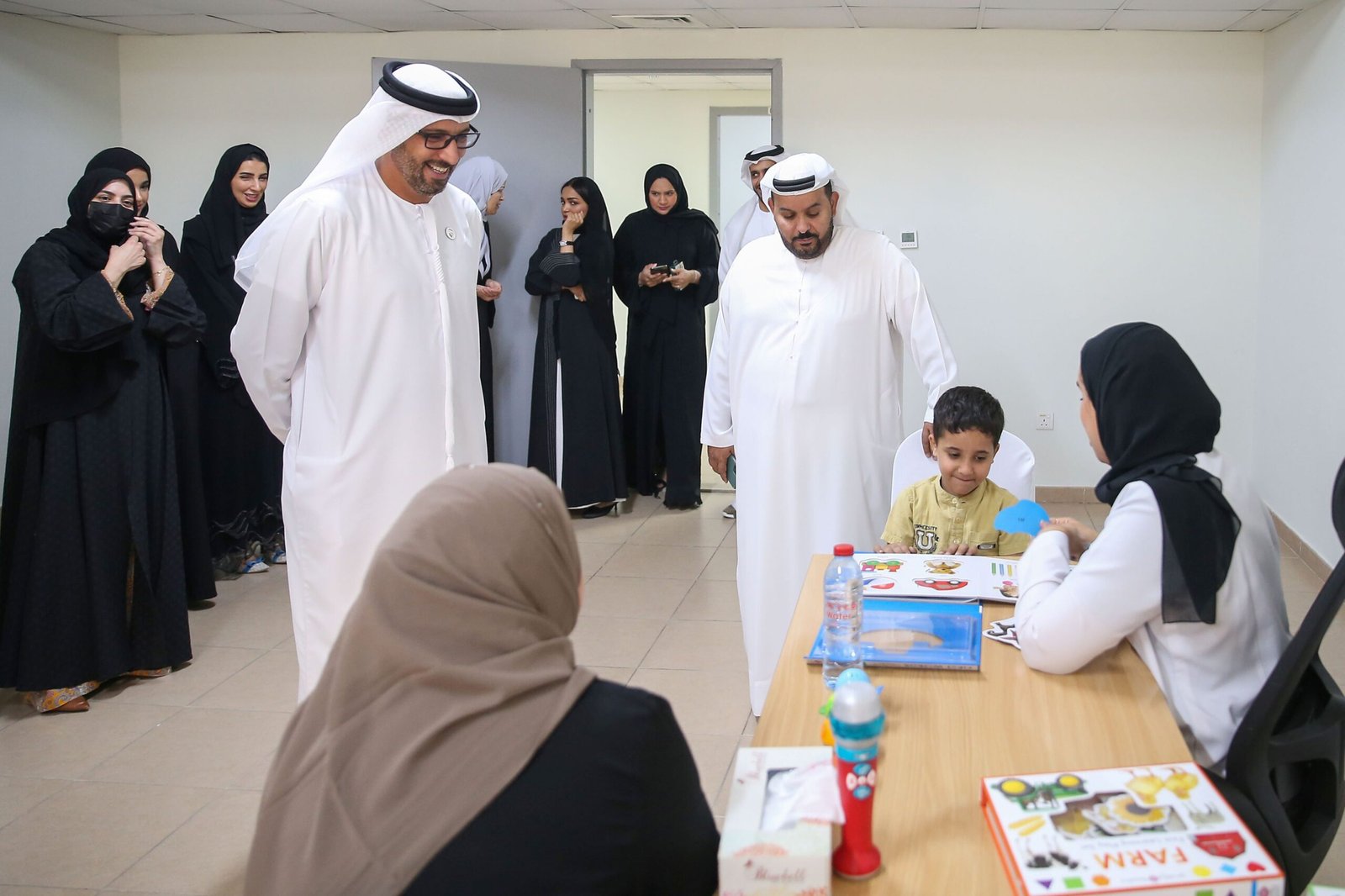 ضمن المبادرات الإنسانية لنجدة وإغاثة الأشقاء الفلسطينين وبالتعاون مع مدينة الإمارات الإنسانية مؤسسة زايد العليا تفتتح مركز متخصص لتقييم الحالات وتقديم الدعم والرعاية للمصابين