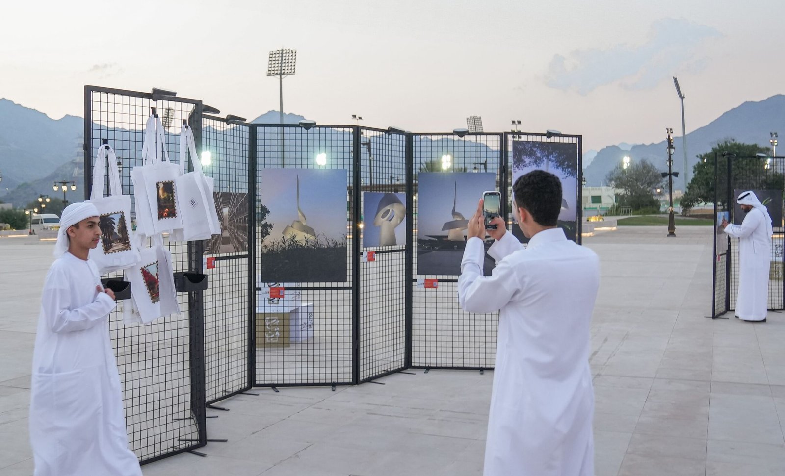 "ربع قرن" تختتم موسمها في الآداب والفنون