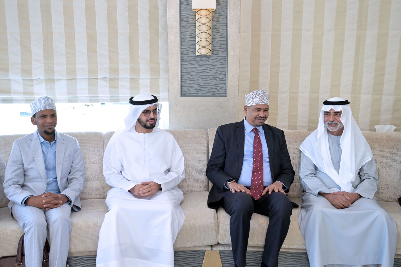 نهيان بن مبارك يؤكد حرص الإمارات على دعم استقرار وتنمية الصومال