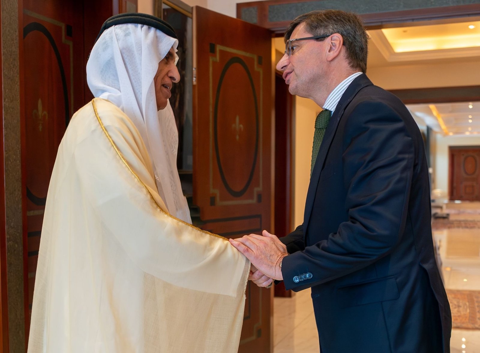 سعود بن صقر يستقبل سفير فرنسا وقنصلها العام