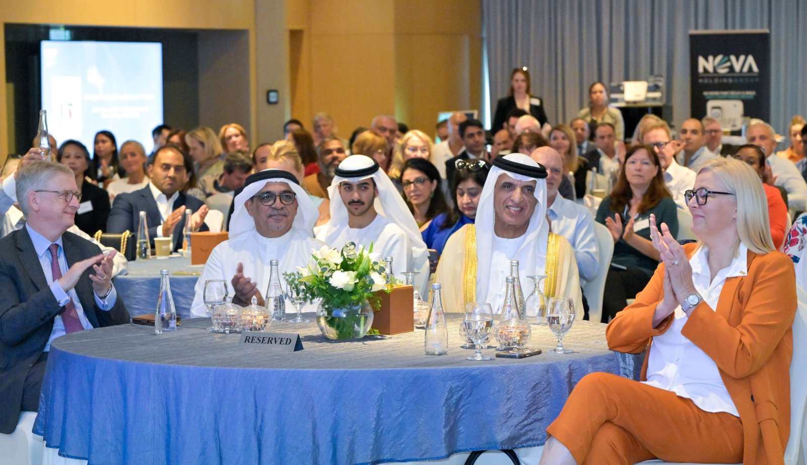 سعود بن صقر يشهد ملتقى "مجموعة أعمال رأس الخيمة"