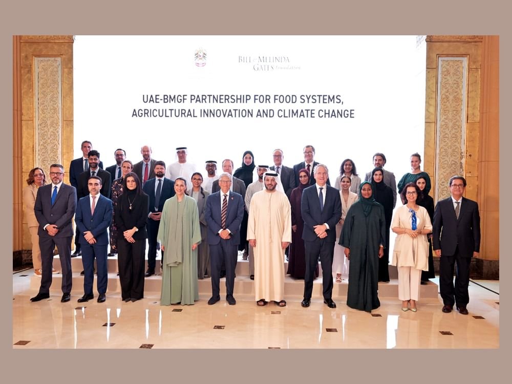 مريم المهيري تستقبل بيل غيتس .. والكشف عن آخر مستجدات مشروع الابتكار الزراعي