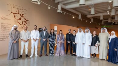 بدور القاسمي تفتتح معرض أعمال الفنانين المشاركين بـ"مهرجان تنوير"