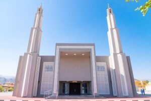 مكتوم الشرقي يفتتح مسجد الصحابة في مدينة محمد بن زايد بالفجيرة