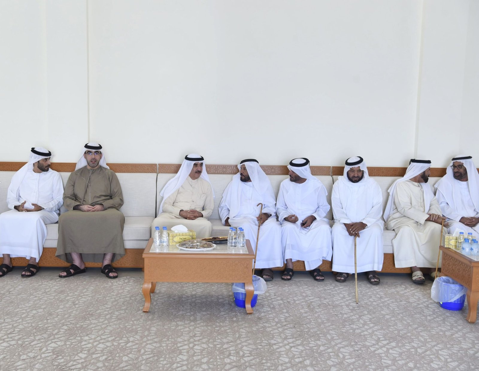 حاكم أم القيوين يعزي في وفاة مريم سعيد حميد بن شايم آل علي