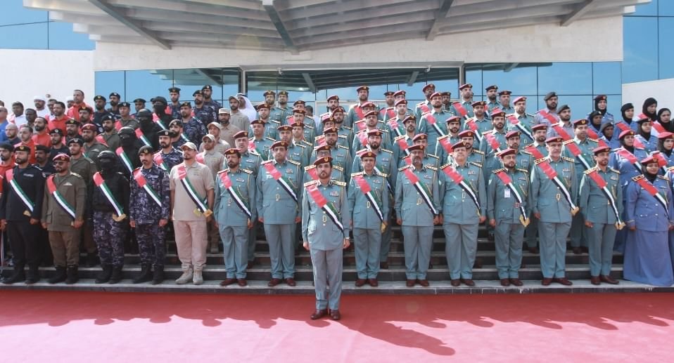 شرطة الفجيرة تحتفي بـ"يوم العلم"