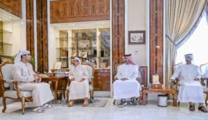 حميد بن راشد يمنح الجراح الإماراتي عبدالسلام البلوشي "قلادة عجمان"