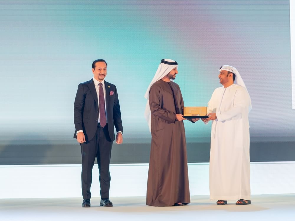 راشد بن حميد يشهد حفل جامعة المدينة - عجمان للاحتفاء بإنجازات خريجيها 1 راشد بن حميد يشهد حفل جامعة المدينة - عجمان للاحتفاء بإنجازات خريجيها