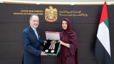 رئيس الدولة يمنح سفير الأوروغواي الشرقية وسام الاستقلال من الدرجة الأولى