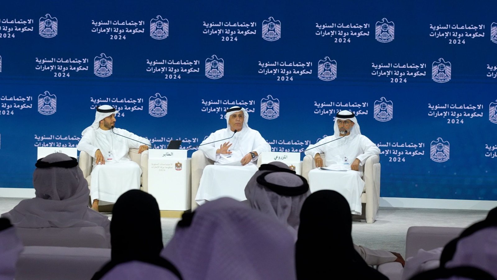 مسؤولون حكوميون يناقشون حلولا جذرية تكفل انسيابية الحركة المرورية