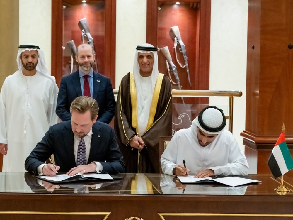 بحضور سعود بن صقر وولي عهده .. رأس الخيمة وحكومة المملكة المتحدة توقعان اتفاقية لتعزيز آفاق التعاون المشترك عبر القطاعات التجارية والاستثمارية 1 بحضور سعود بن صقر وولي عهده .. رأس الخيمة وحكومة المملكة المتحدة توقعان اتفاقية لتعزيز آفاق التعاون المشترك عبر القطاعات التجارية والاستثمارية