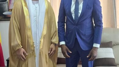 سفير الإمارات يلتقي عمدة كوتونو