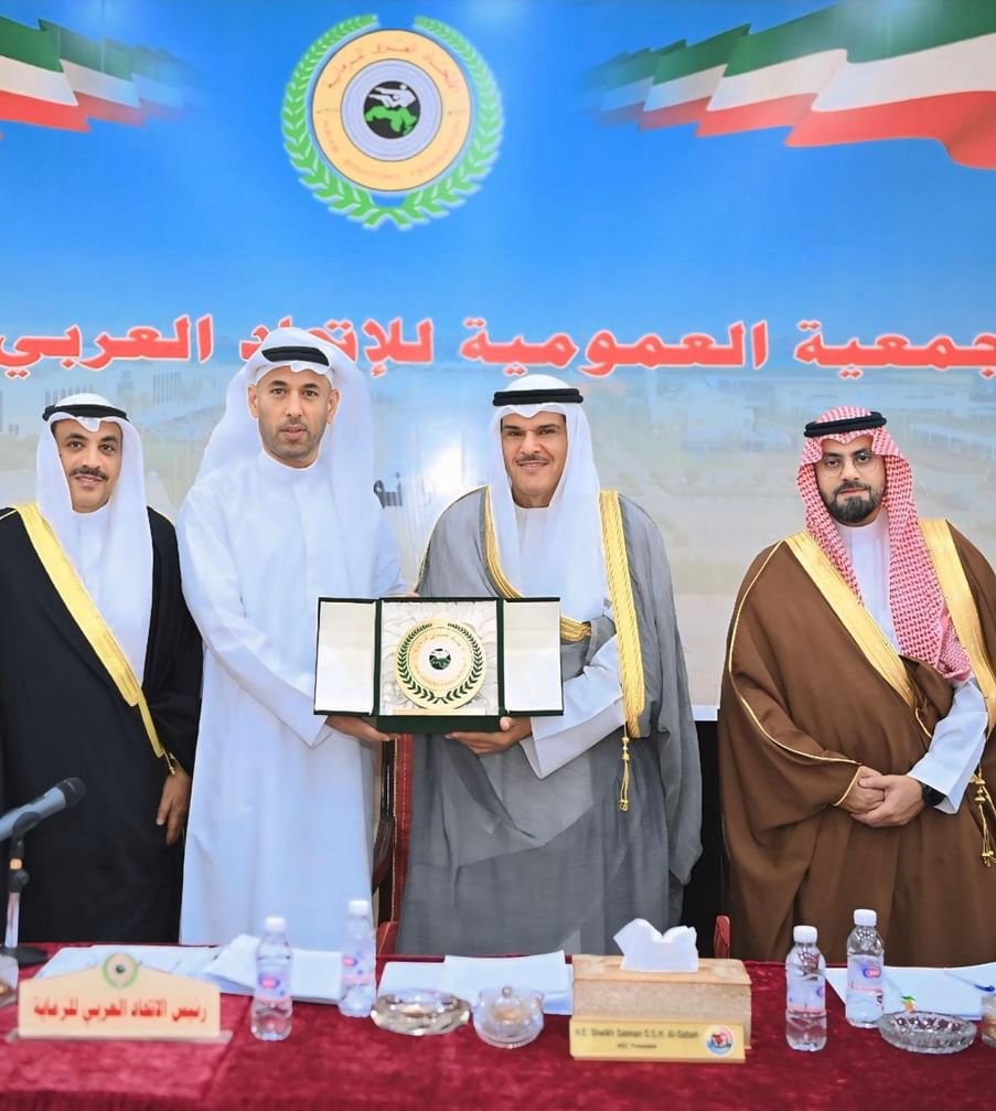 الاتحاد العربي للرماية يمنح عبدالله الزعابي العضوية الشرفية الدائمة