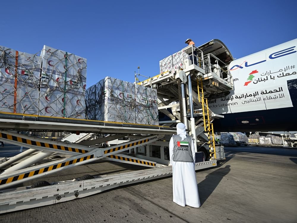 مُحملة بـ 40 طناً من المساعدات.. الإمارات تُرسل طائرة الإغاثة الـ 15 إلى الأشقاء اللبنانيين