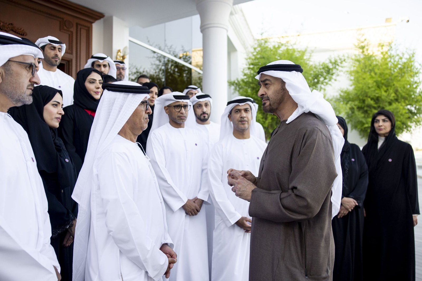 رئيس الدولة يطلع على برنامج "نمو الأسرة الإماراتية" خلال استقباله وفد دائرة تنمية المجتمع