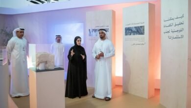 سيف بن زايد يزور المعارض التفاعلية ضمن الاجتماعات السنوية لحكومة الإمارات