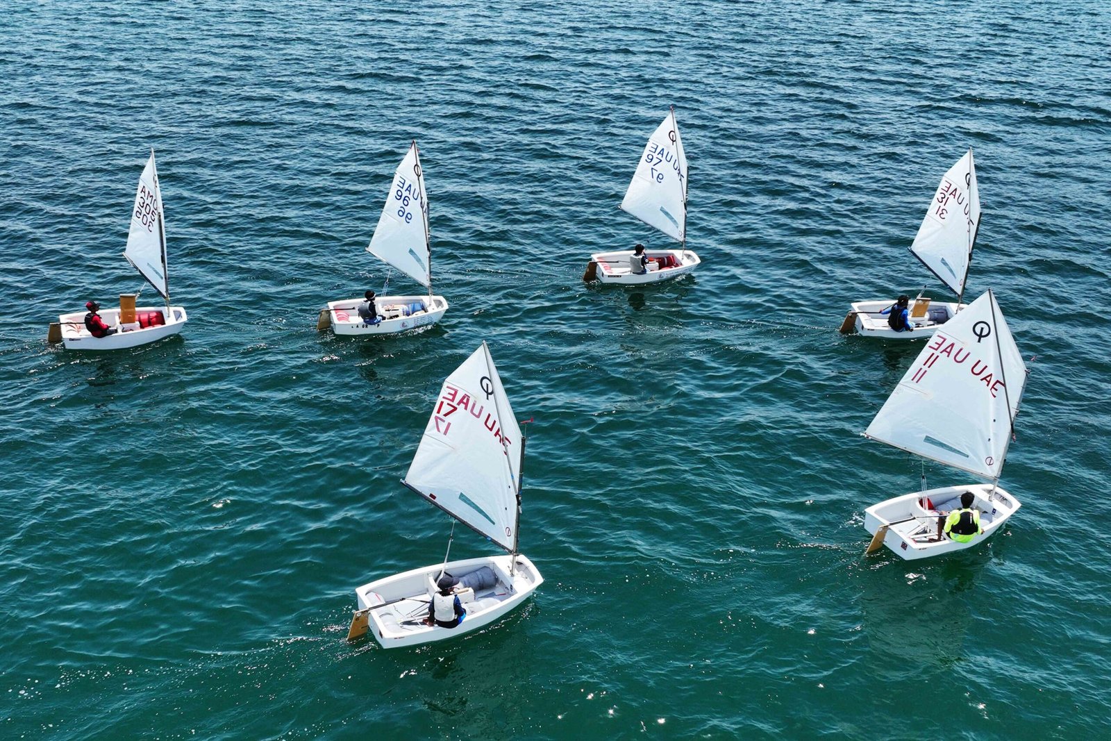 الإمارات تشارك في "عمومية" الاتحاد الدولي للشراع