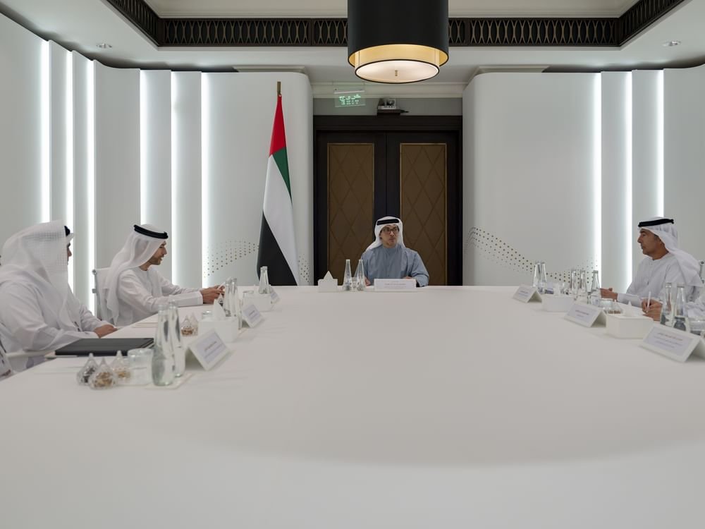 برئاسة منصور بن زايد.." مجلس الاستقرار المالي " يعقد اجتماعه الـ2 هذا العام ويستعرض تطورات النظام المالي المحلي و العالمي