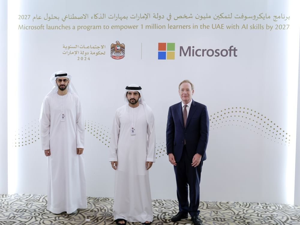 حمدان بن محمد يستعرض مع رئيس مايكروسوفت مستقبل التعاون في مجال بناء القدرات الرقمية