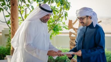 رئيس الدولة يتلقى دعوة من أمير الكويت لحضور القمة الخليجية تسلمها عبدالله بن زايد