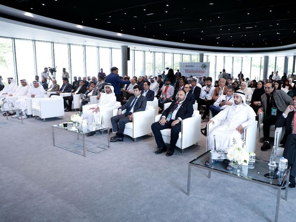 غرفة الشارقة تستعرض جهودها في تعزيز العلاقات بين مجتمعات الأعمال