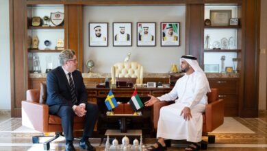 سيف بن زايد يلتقي وزير العدل السويدي