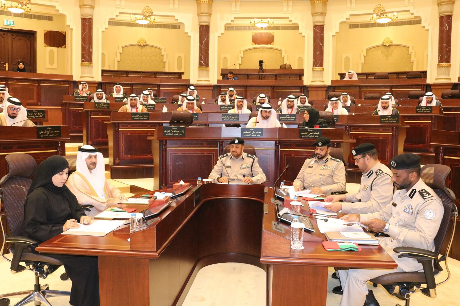 استشاري الشارقة يجيز مشروعي قانونيين